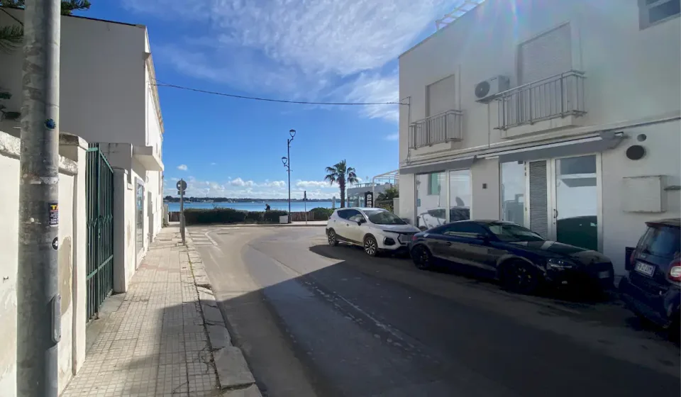 Apartment building 50 metres from the sea in Porto Cesareo, where the third-floor flat is for sale