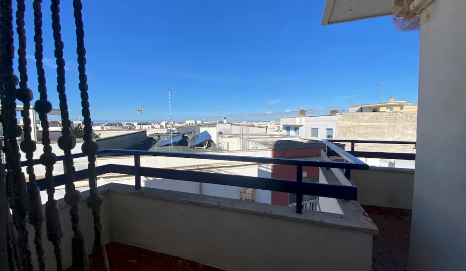 Bright living room of the 120 m² apartment for sale 50 metres from the sea in Porto Cesareo