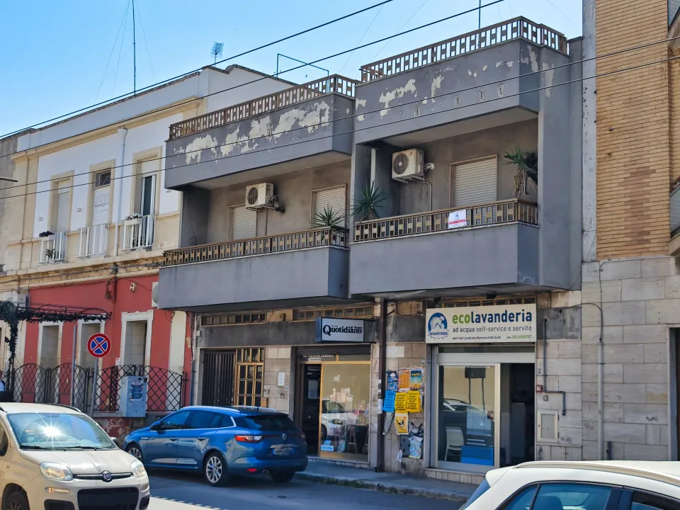 Independent first-floor apartment to renovate for sale in Lecce, Via Massaia