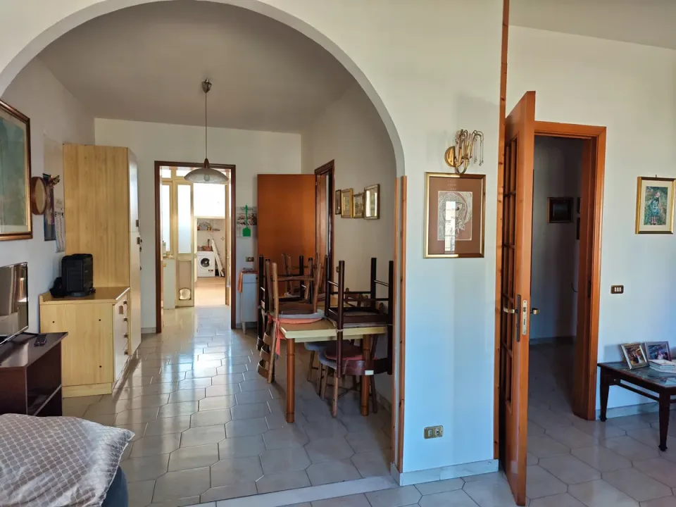 Living room of the apartment to renovate for sale in Lecce, Via Massaia