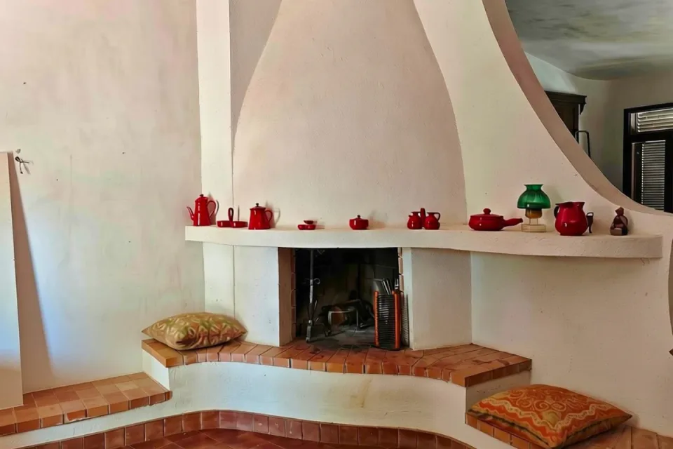 The 2,000 square metre private plot surrounding the villa for sale in Poggio, Porto Cesareo